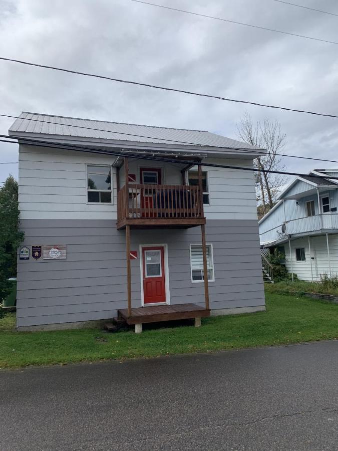 La Cabane Chez Jimmy Petit-Saguenay ภายนอก รูปภาพ